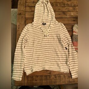 Size L striped hooded Shirt